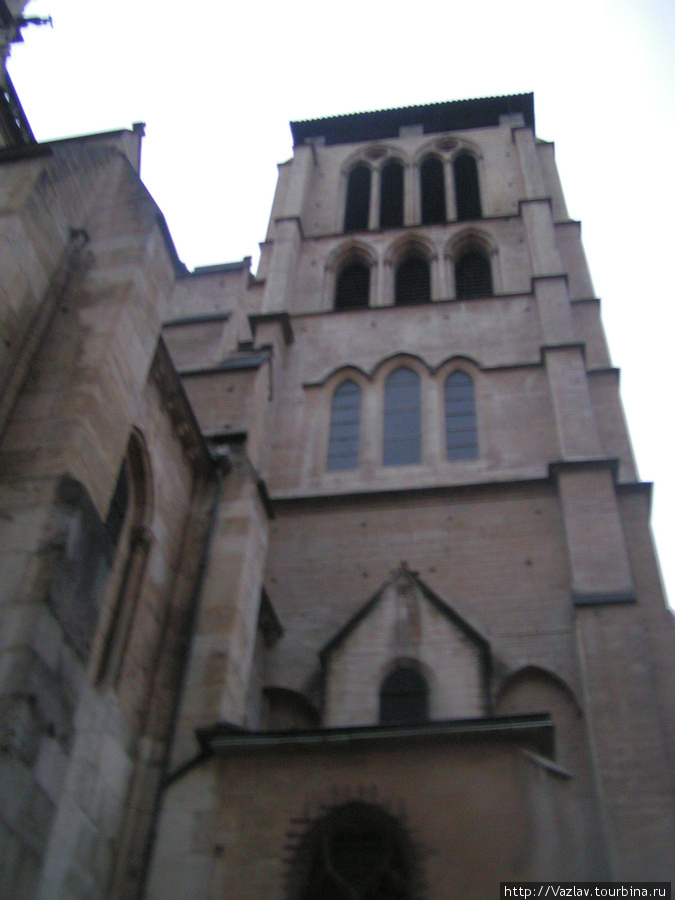 Одна из башен собора Лион, Франция