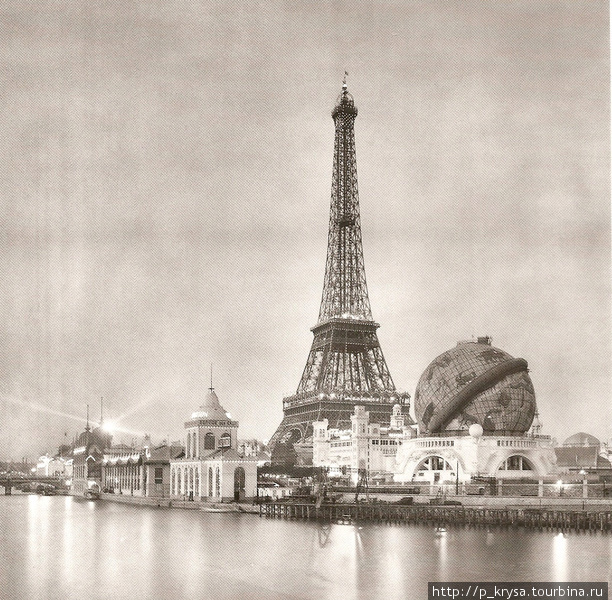 Жрица праздника. Во время Всемирной выставки 1900 года берега Сены вокруг Эйфелевой башни были заняты новыми павильонами, которые господствовали здесь с 1889 года. Париж, Франция