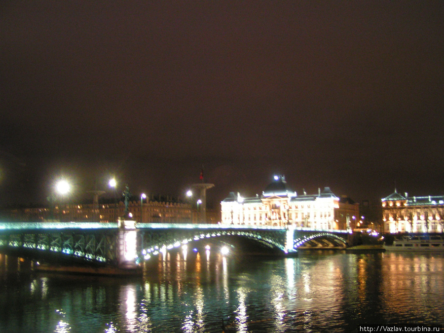 Один из многочисленных мостов Лион, Франция