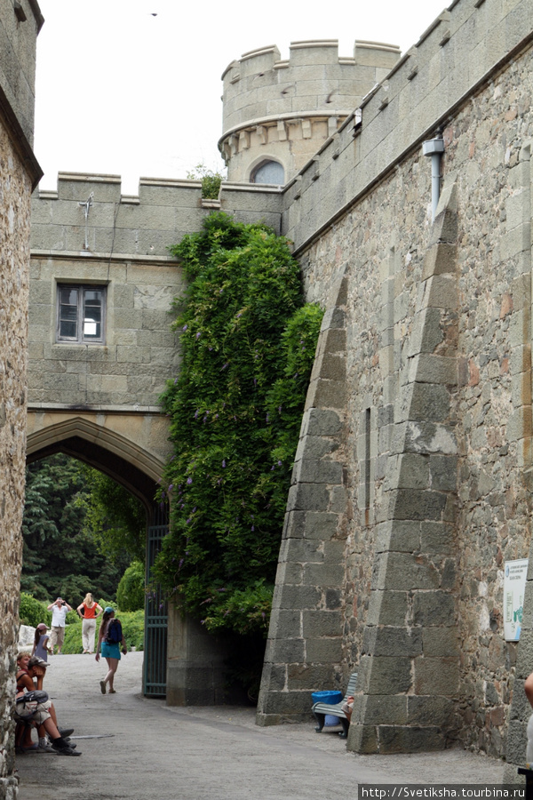 Дворец у подножия Ай-Петри Алупка, Россия