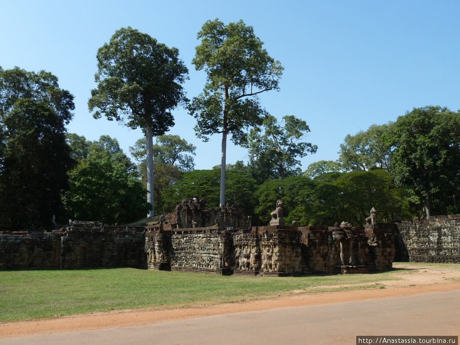 Бапхуон, Пименакас, Терраса Слонов -гуляем по Ангкор Тому Ангкор (столица государства кхмеров), Камбоджа