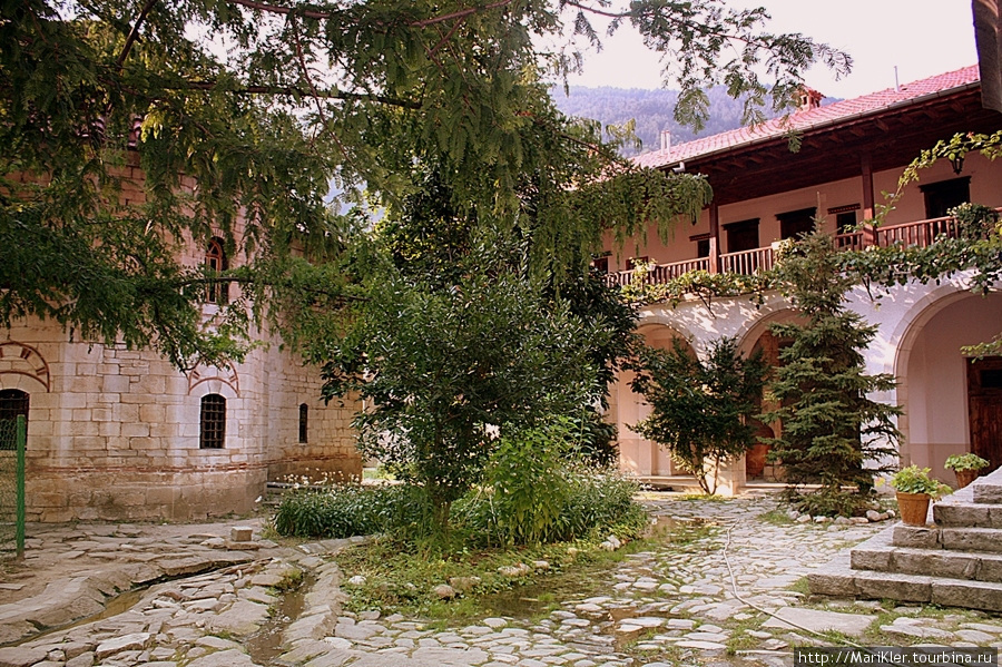 Двор монастыря Пловдивская область, Болгария