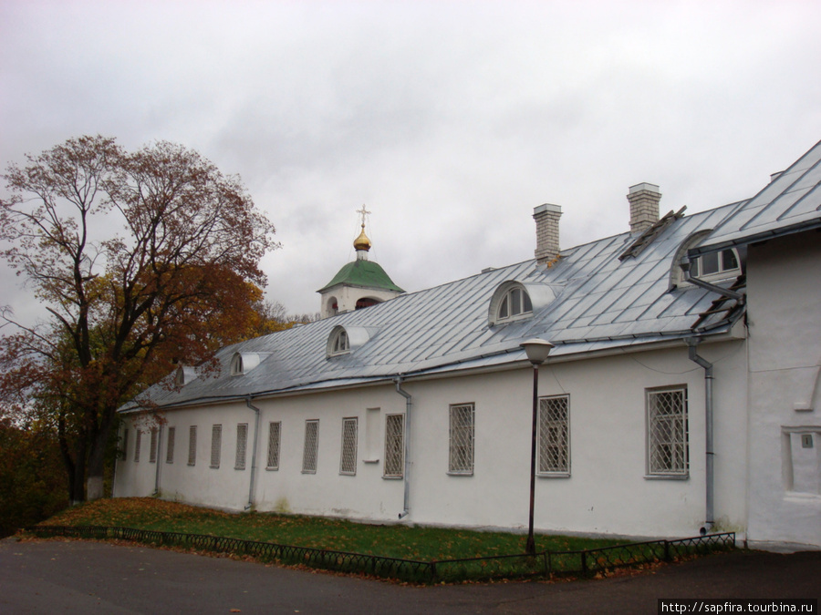 На краю города ,где река Великая. Псков, Россия