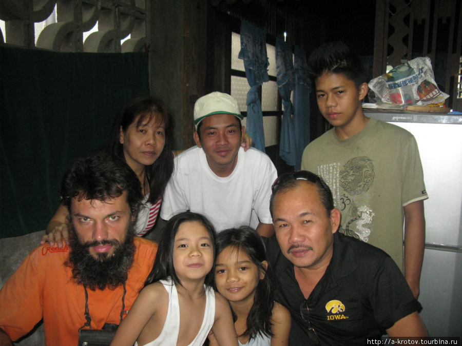 В этом доме я остановился на две ночи, простое филиппинское семейство. Ангелес-Сити, Филиппины