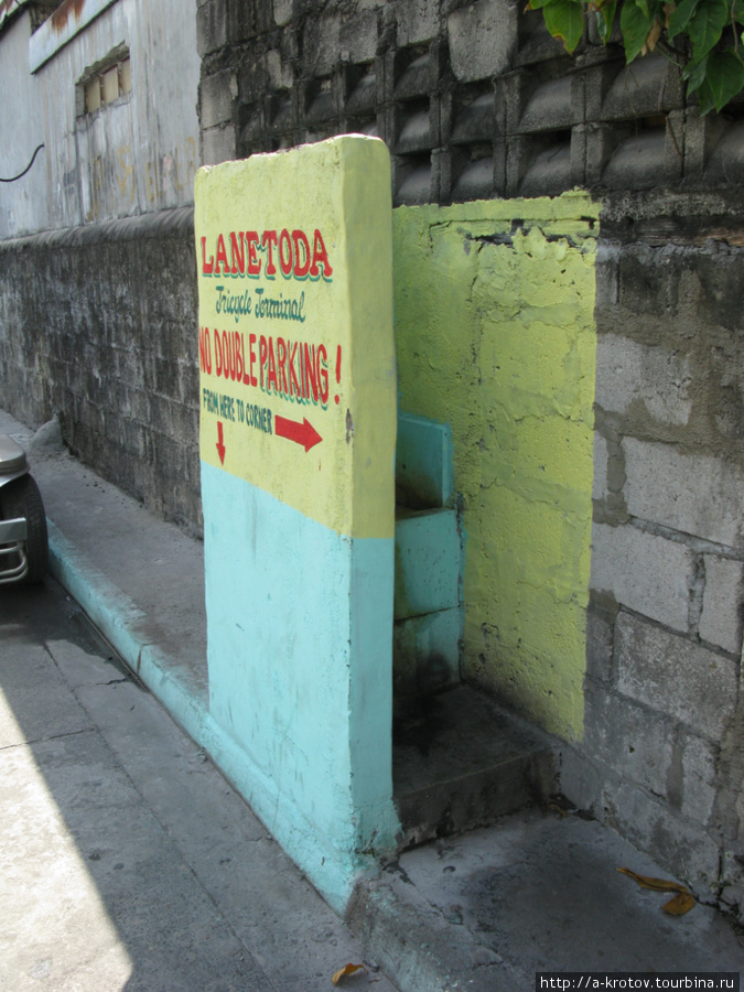 туалет-писсуар на улице Ангелес-Сити, Филиппины