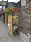 Ангельский туалет-писсуар на улице (полуоткрытого типа).