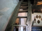 Лестница на чердак. Как правило, такая лестница находилась в сенях или в кладовой.
