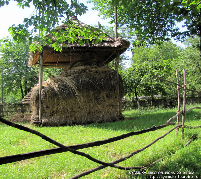 Приспособление для просушки и хранения сена. Ужгород, Украина