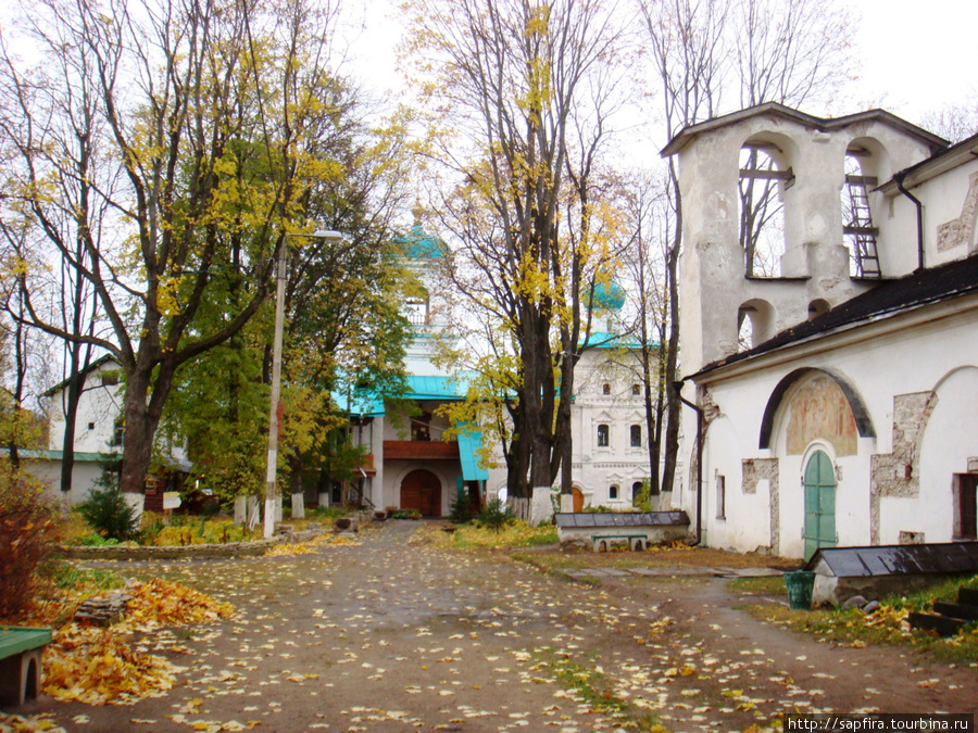 Древнейший монастырский храм  у речушки Мирожка. Псков, Россия