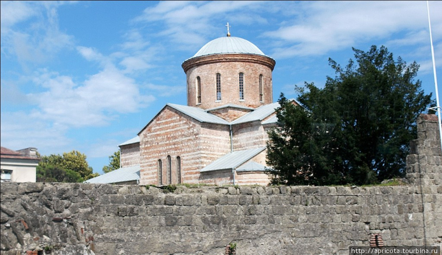Пицунда, храм X в. Абхазия
