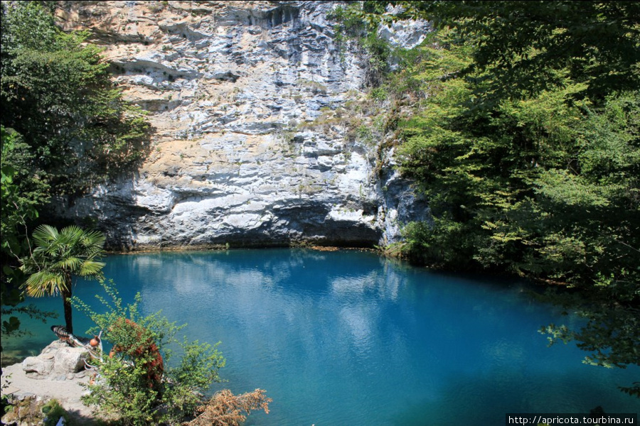 Голубое озеро
по дороге на Рицу Абхазия