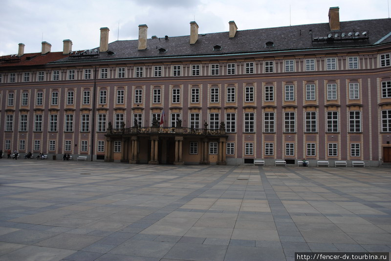 Где-то здесь кабинет Вацлава Клауса, нынешнего главы республики Прага, Чехия