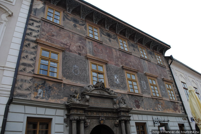 Такие изумительно тонко расписанные фасады я встречал только в старой Праге Кутна-Гора, Чехия