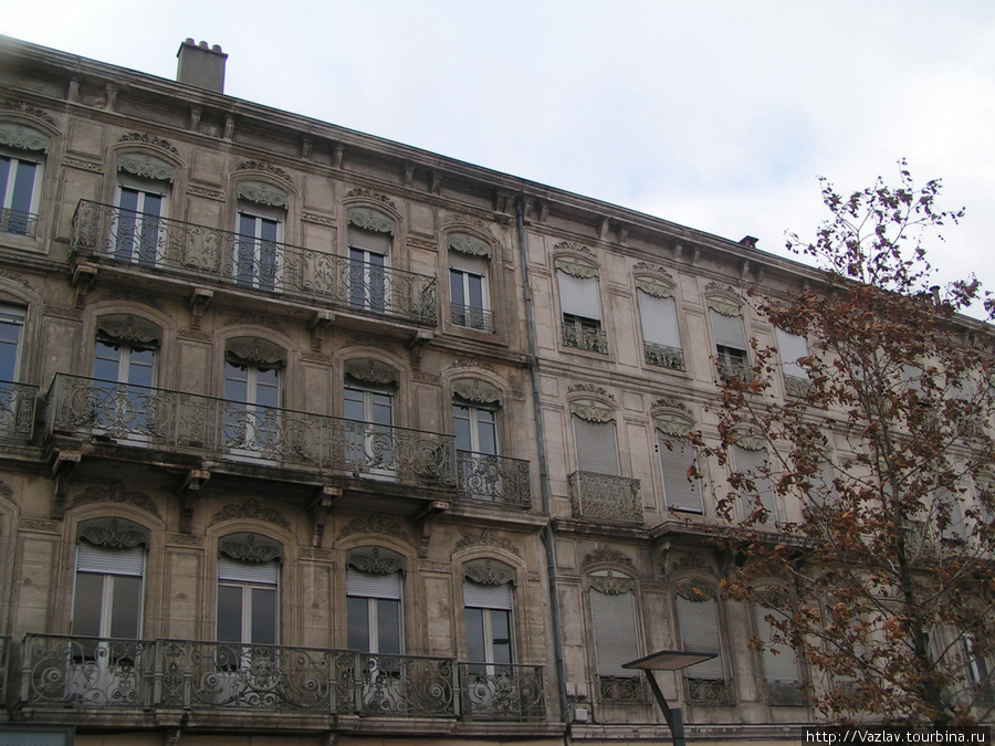 Типично французское оформление фасада Валанс, Франция