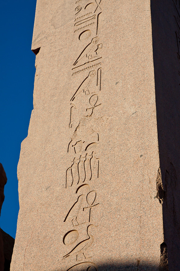 Иероглифы на Обелиске Луксор, Египет