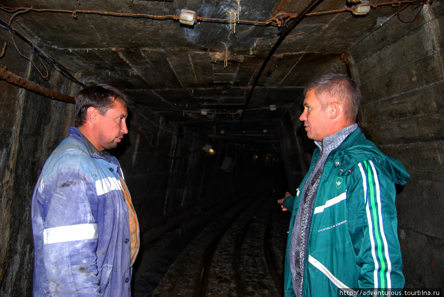 Сечение подземного туннеля в форме трапеции, высота чуть больше двух метров. Томск, Россия