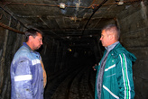 Сечение подземного туннеля в форме трапеции, высота чуть больше двух метров.