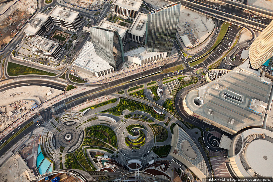 Дневные виды с самого высокого здания в мире Дубай, ОАЭ