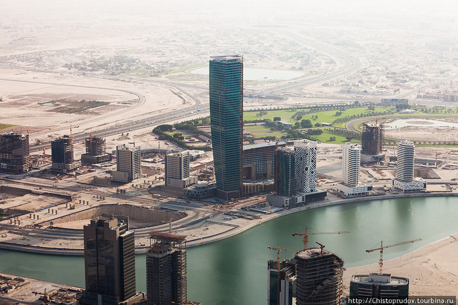 Дневные виды с самого высокого здания в мире Дубай, ОАЭ