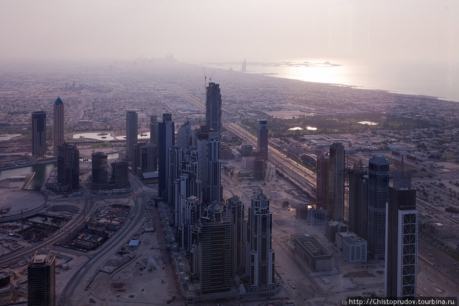 Вид в сторону Абу Даби. Дубай, ОАЭ