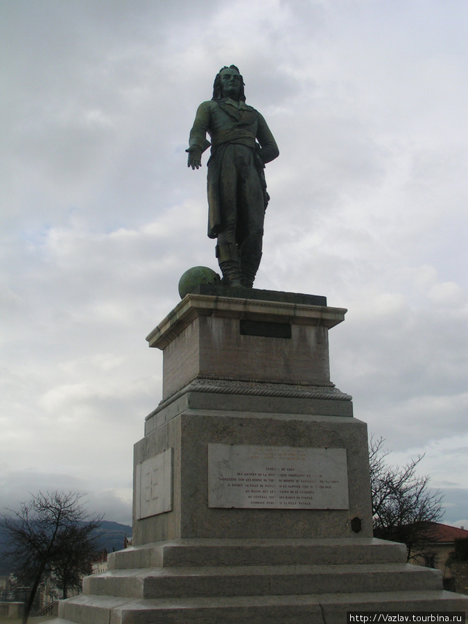 Вид на памятник Валанс, Франция