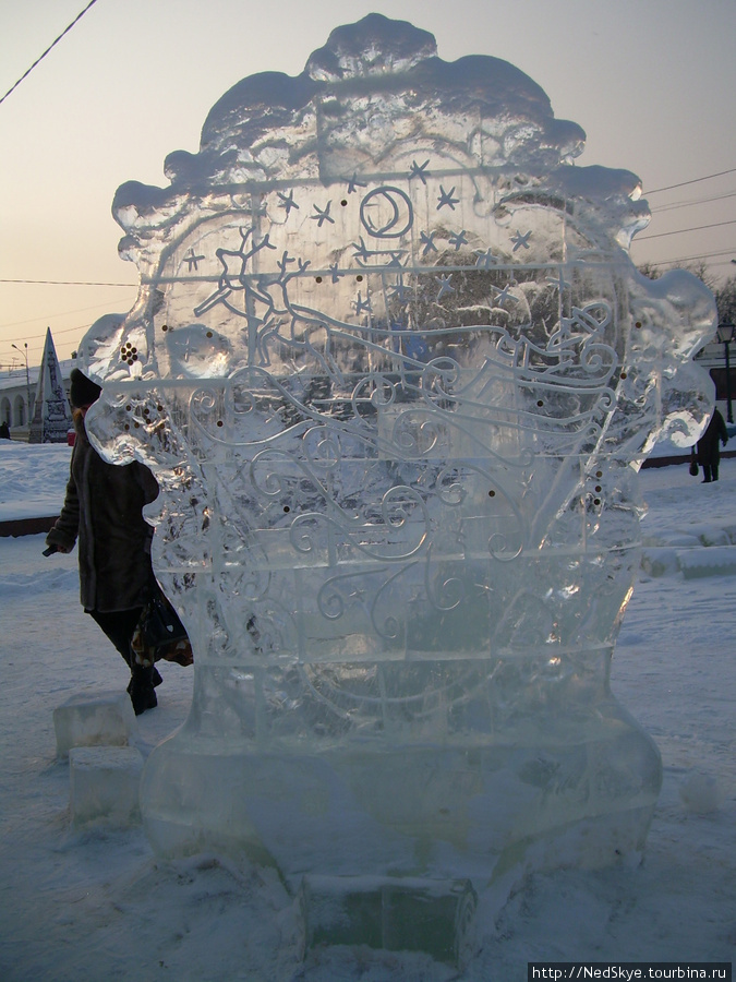 Ледяные скульптуры на Сусанинской площади Кострома, Россия
