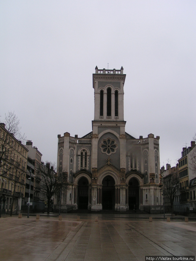 Вид на собор с площади Сент-Этьен, Франция