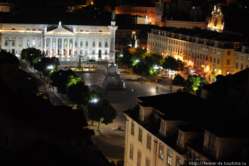Ночной Россио со смотровой вышки Лиссабон, Португалия