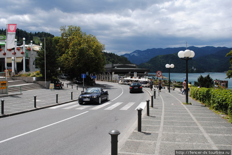 Местами дорога лежит вдоль чудных озер через маленькие курортные городки Словения