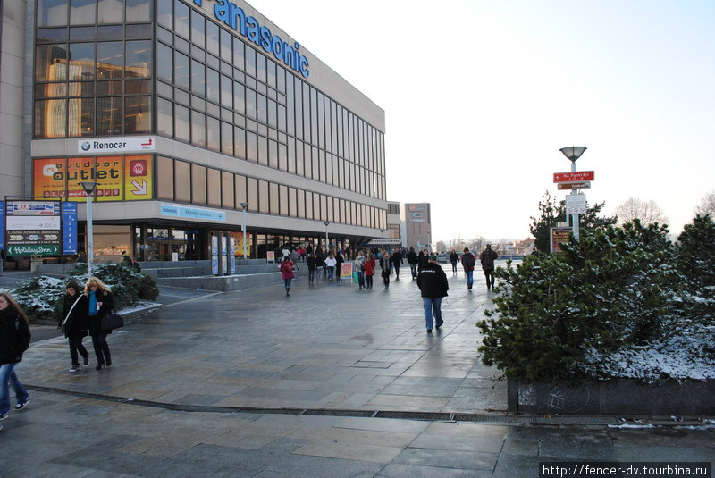 Прогулка начинает от станции метро Вышеград и Конгрессцентра Прага, Чехия