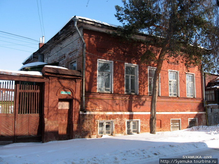 В этом доме детство и юность провел поэт К. Бальмонт. Шуя, Россия