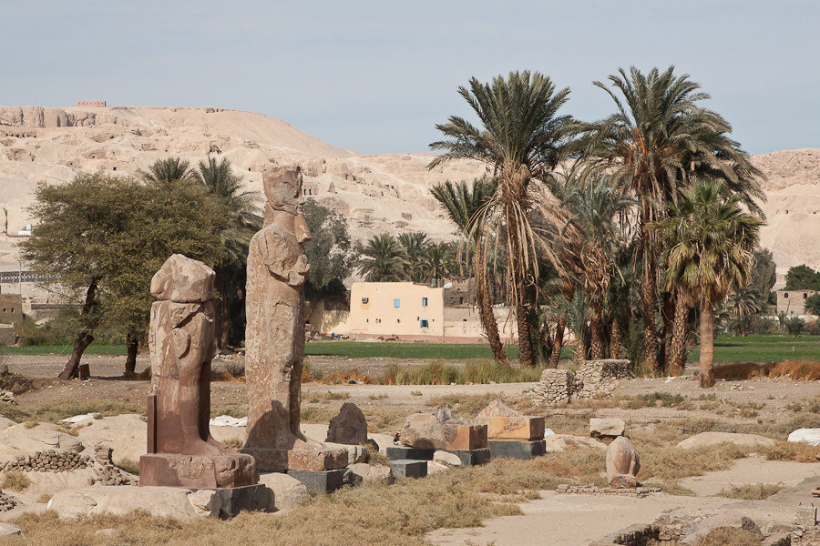 Тут идут археологические раскопки, в храме Аменхотепа. Луксор, Египет