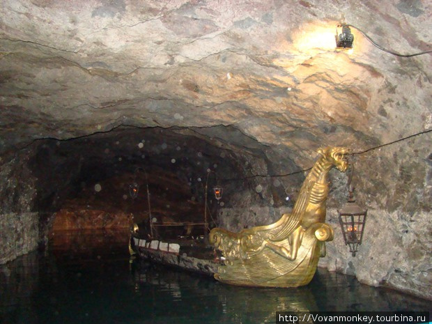 Seegrotte — подземное озеро. Лодка Ришелье. Вена, Австрия