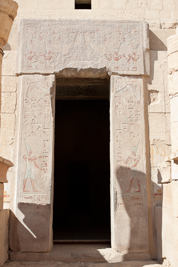 Вход в храм, дальше почему то никого не пускали Луксор, Египет