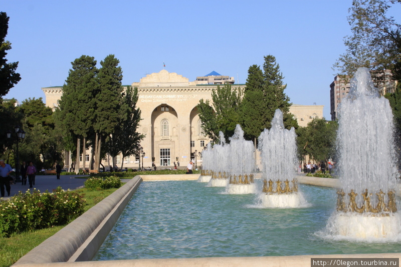 Брызги фонтанов Баку, Азербайджан