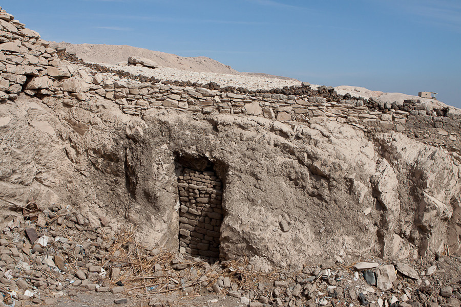 Многие гробницы тут вот так запломбированы Луксор, Египет