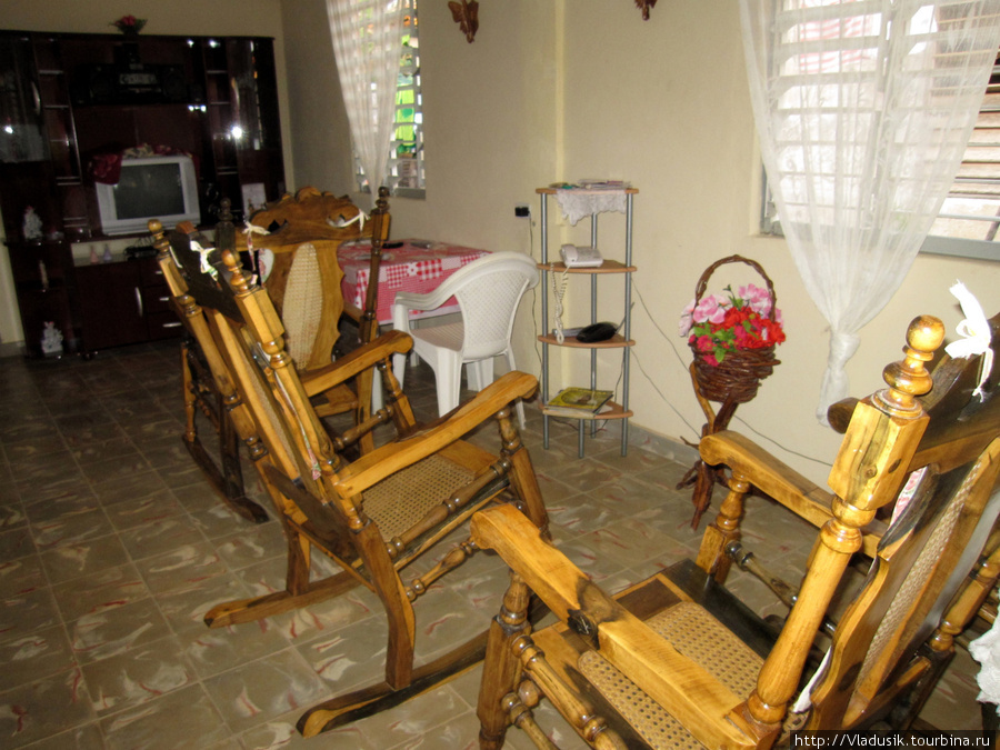 гостиная, тут хозяева смотрят телек Виньялес, Куба