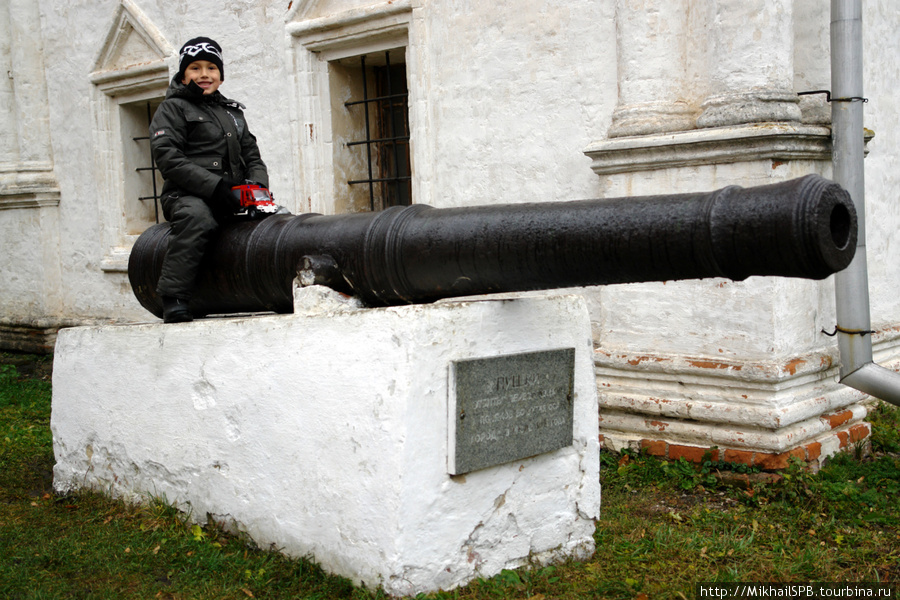 Пушка отбитая переславцами у поляков во время осады в 1811 г. Переславль-Залесский, Россия