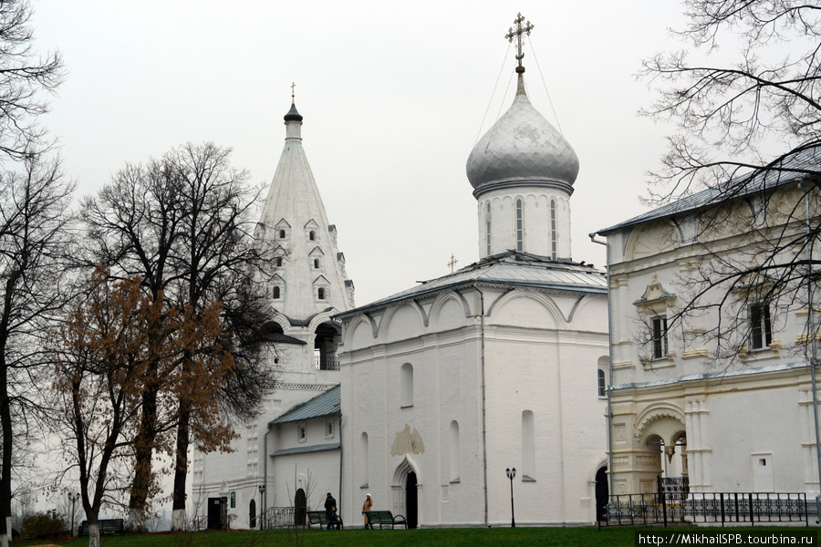 Колокольня, 1689 г.; Даниловский предел Троицкого собора, 1660 г.; Троицкий собор 1532 г.; храм Похвалы Богородицы, 1695 г. Переславль-Залесский, Россия