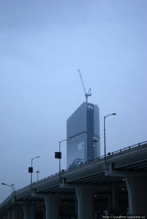 новая башня над мостом Москва, Россия