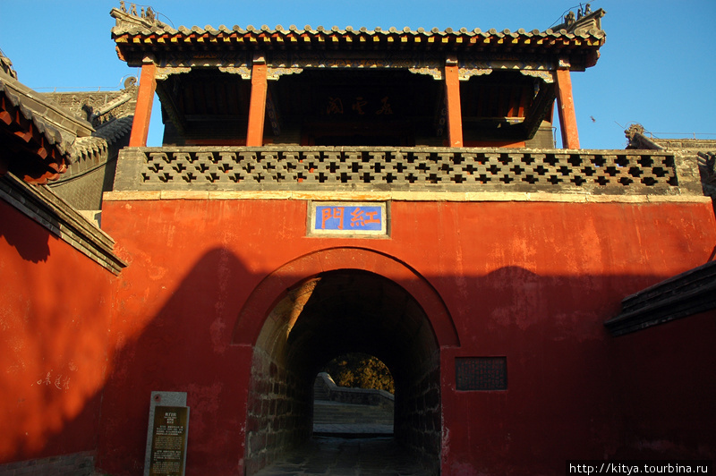 Красные Ворота Тайшань, Китай