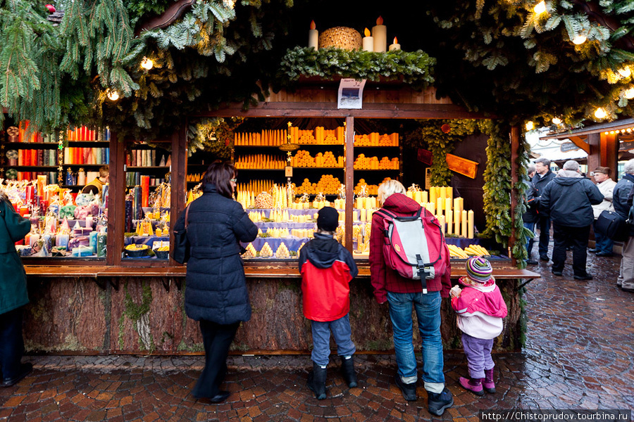 Рождественский базар. Во всех городах он примерно одинаковый — красивый, уютный, ароматный и вкусный... Карлсруэ, Германия