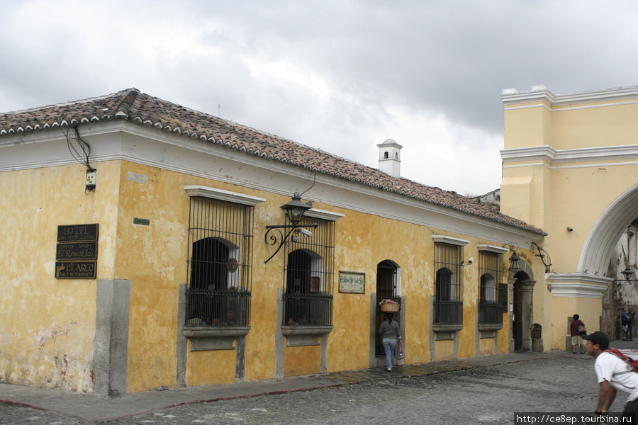 Старое, приятное здание Антигуа, Гватемала