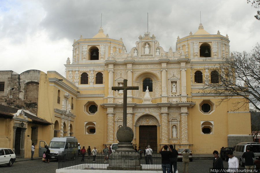 Самый туристический город страны Антигуа, Гватемала
