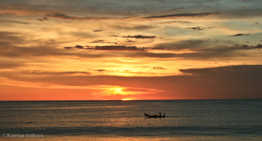а потом небо начинает постепенно краснеть... Джимбаран, Индонезия
