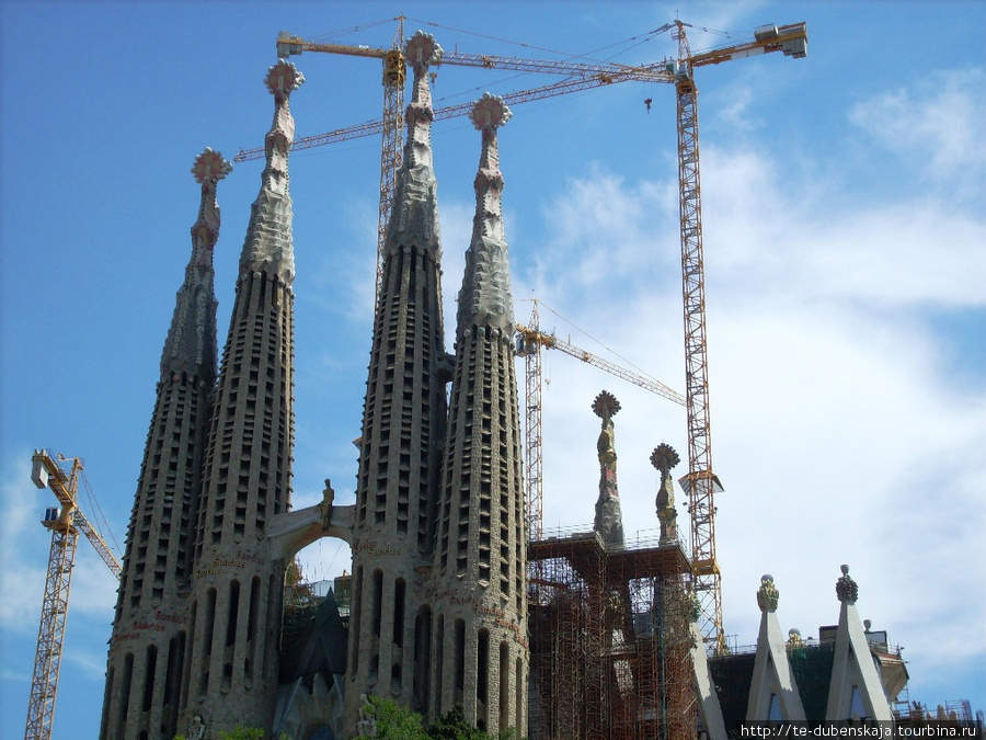 Продолжение дела Гауди: строительство Собора Святого Семейства. Барселона, Испания