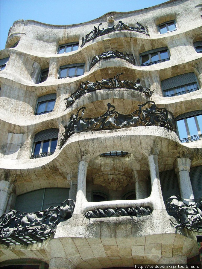 Балконы дома Мила. Барселона, Испания