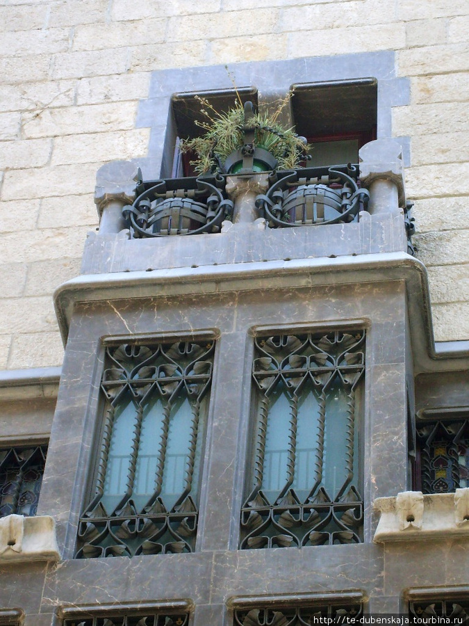 Фрагмент дворца Гуэль. Барселона, Испания