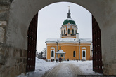 Главный храм в Кремле, в котором когда-то был склад, а затем и кинотеатр, давно вернули церкви. Теперь там тоже стеклопакеты. Сделанные, кстати, довольно качественно.