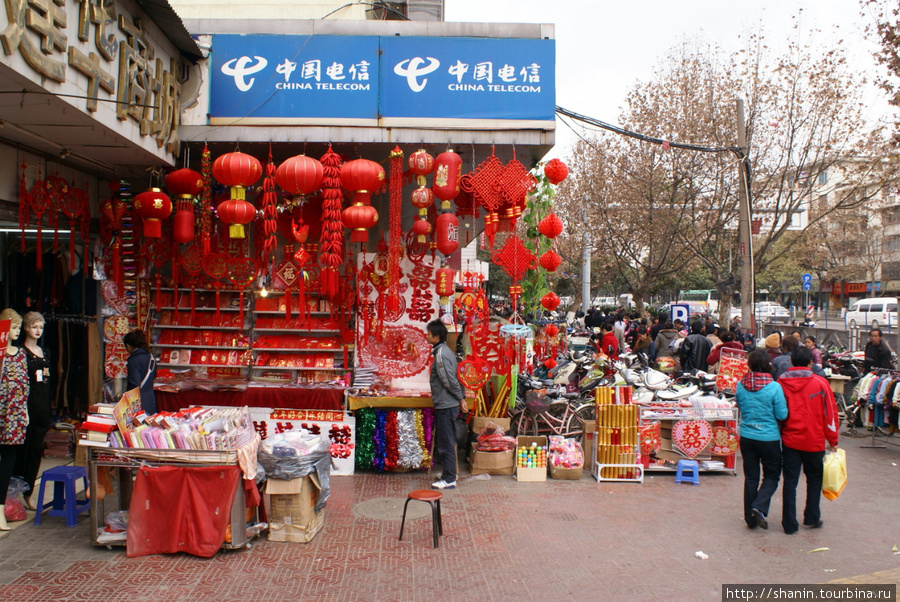 Торговля на улице в Куньмине Куньмин, Китай